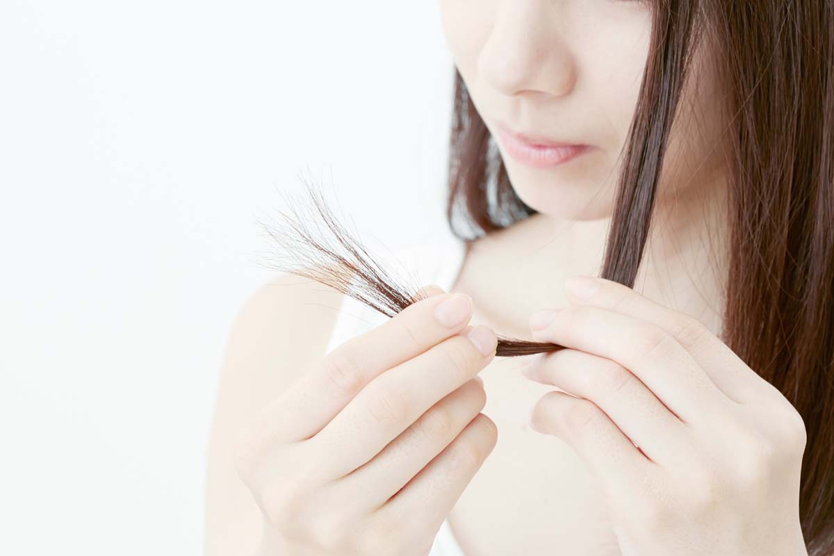 髪はなぜ傷む？毛髪のダメージとケアについて